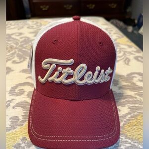 NEW w/tag Men’s Titleist golf hat from a smoke-free home.